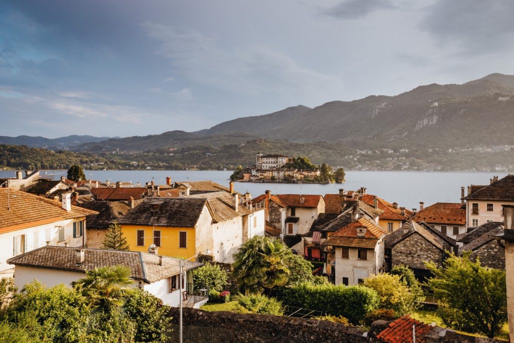lac d'orta en italie (ville de san giulo)